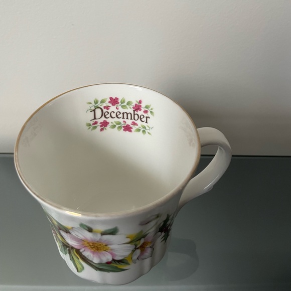 Rare Vintage Fine Bone China December Mug - Picture 3 of 8